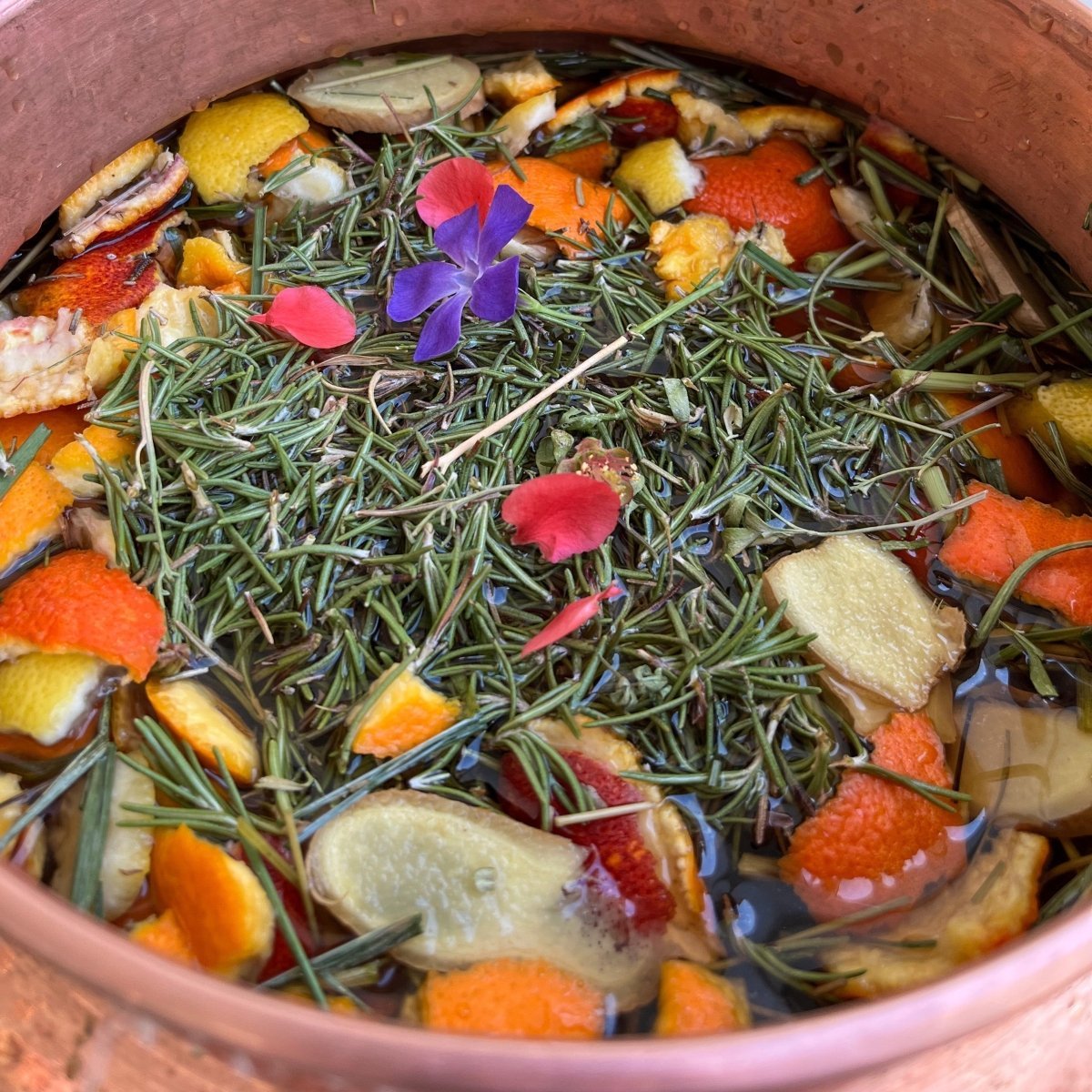 From field to fragrance: blending essential oils - Los Poblanos Online Shop